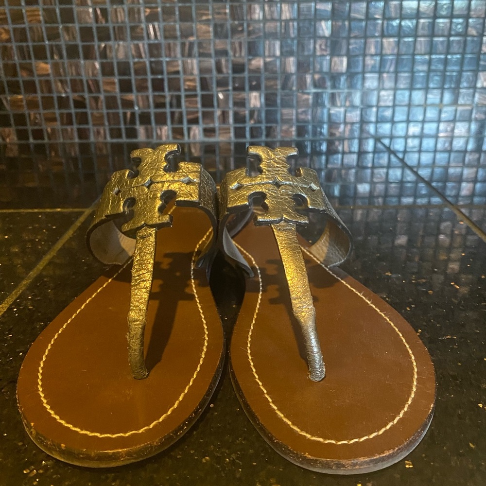 (FIRM)Tory Burch Moore Pewter “ Rare” 8 (FIRM)
